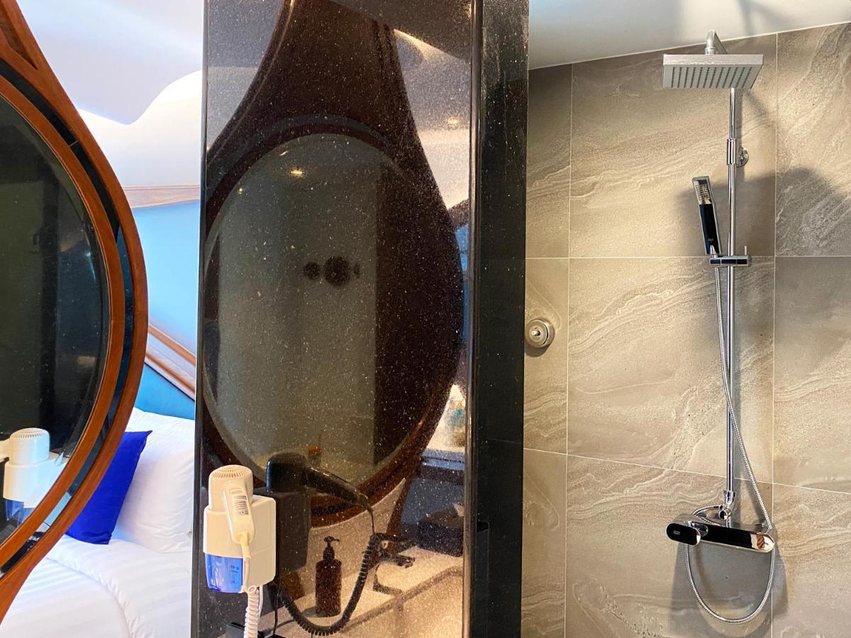 The Oceanic Sportel Phuket - Sha Extra Plus Экстерьер фото A shower on a cruise ship